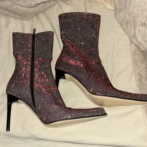 Never worn 37 size boots Italian made changing colors, gray, brown,red vintage